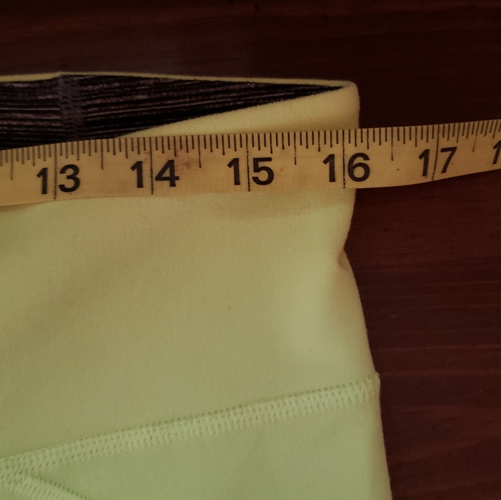 Under Armour capris - Picture 4 of 4